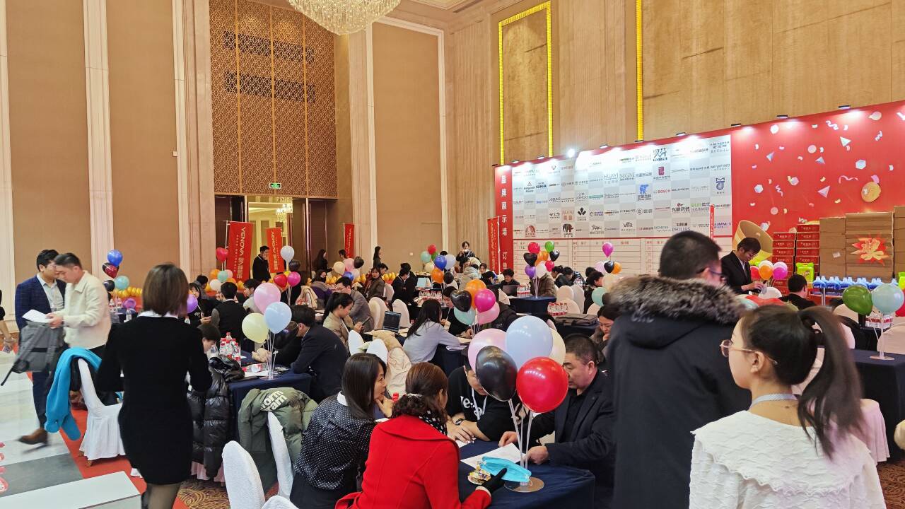 F30自營家裝返場預售業之峰大型家裝活動進行中……